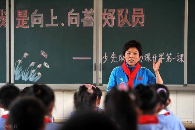 宋婉婷满脸崇拜的说：当天，于静海在叶大师面前嚣张，叶大师只对天说了一句雷来，紧接着，就凭空一道炸雷，瞬间把于静海给劈死了......我的天，这是什么样的神通。